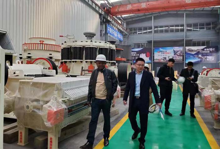 世博機器破碎機國外客戶前來參觀訂貨 世博機器破碎機國外客戶前來參觀訂貨