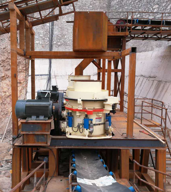 錐形破碎機(jī)安裝現(xiàn)場 錐形破碎機(jī)安裝現(xiàn)場