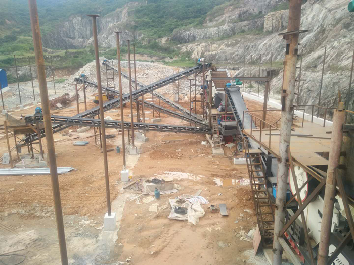 玄武巖破碎生產(chǎn)線安裝現(xiàn)場 玄武巖破碎生產(chǎn)線安裝現(xiàn)場