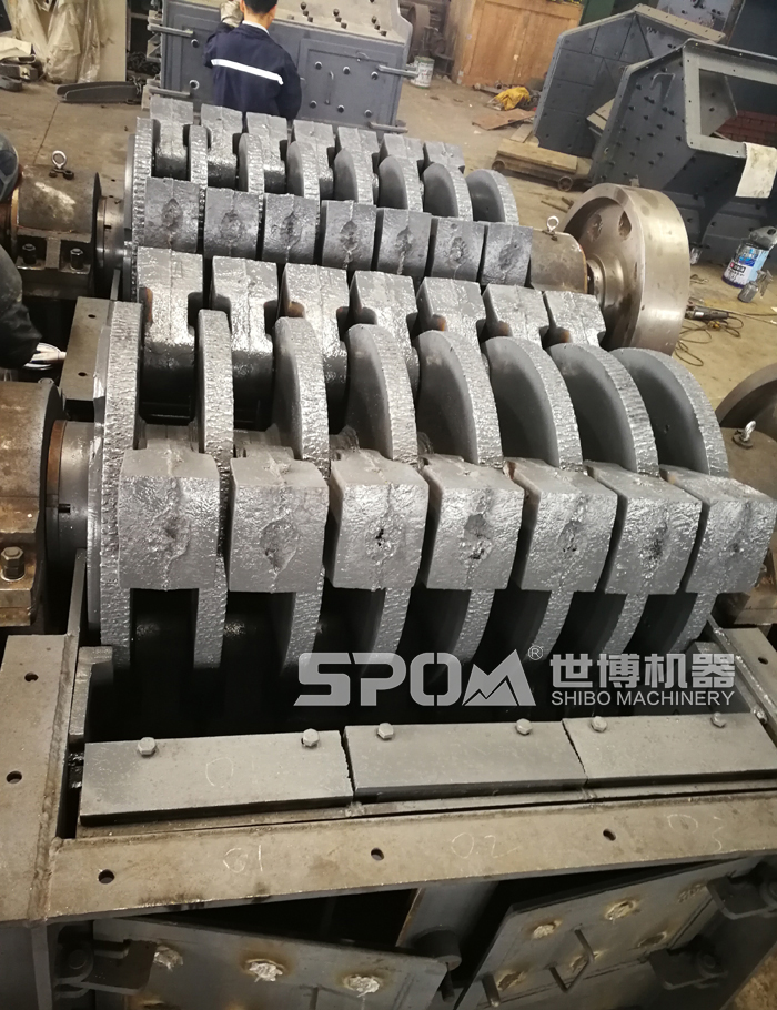 雙轉(zhuǎn)子制砂機(jī)內(nèi)部結(jié)構(gòu)特寫(xiě) 雙轉(zhuǎn)子制砂機(jī)內(nèi)部結(jié)構(gòu)特寫(xiě)