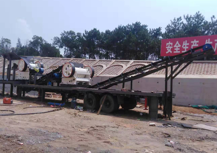 定制雙顎破拖車移動(dòng)破碎機(jī) 定制雙顎破拖車移動(dòng)破碎機(jī)