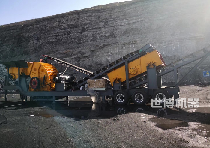 移動重錘破碎機安裝現(xiàn)場 移動重錘破碎機安裝現(xiàn)場