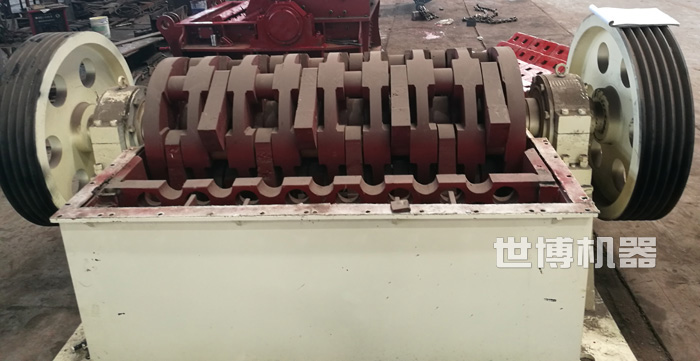 重錘式破碎機內(nèi)部結(jié)構(gòu)展示 重錘式破碎機內(nèi)部結(jié)構(gòu)展示