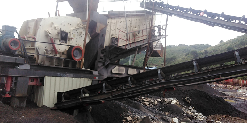 輪胎式大口反擊破碎站碎煤現(xiàn)場 輪胎式大口反擊破碎站碎煤現(xiàn)場