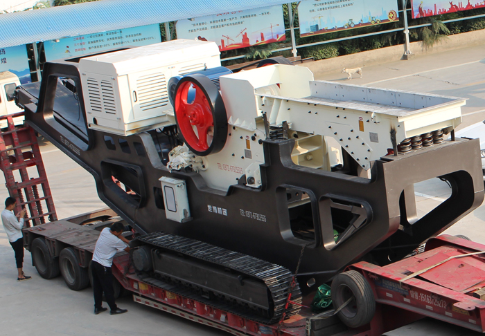 履帶式移動(dòng)顎式破碎機(jī)
