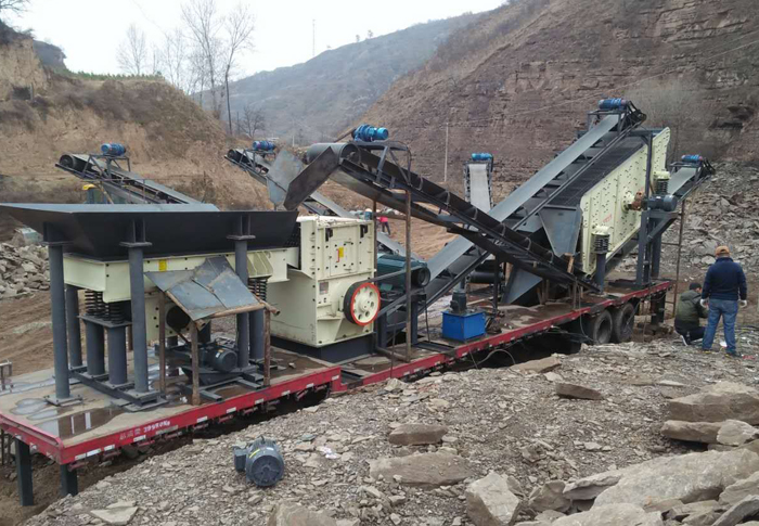 移動(dòng)三合一方箱錘式破碎機(jī) 移動(dòng)三合一方箱錘式破碎機(jī)