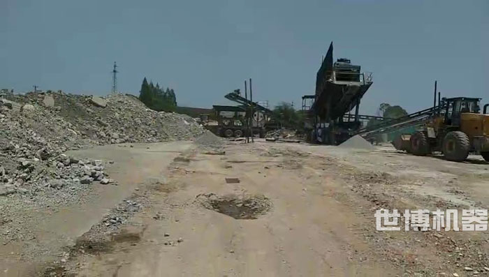 建筑垃圾混凝土粉碎機(jī)工作現(xiàn)場(chǎng) 建筑垃圾混凝土粉碎機(jī)工作現(xiàn)場(chǎng)