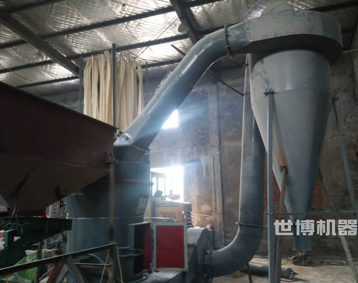 高嶺土磨粉加工現(xiàn)場 高嶺土磨粉加工現(xiàn)場