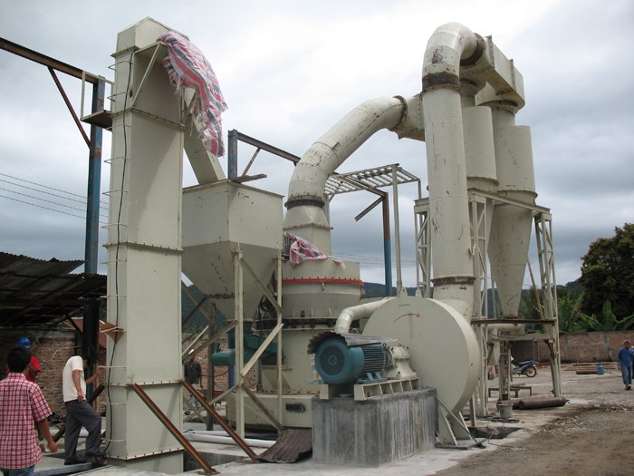 世博機器高壓磨粉機安裝現(xiàn)場 世博機器高壓磨粉機安裝現(xiàn)場