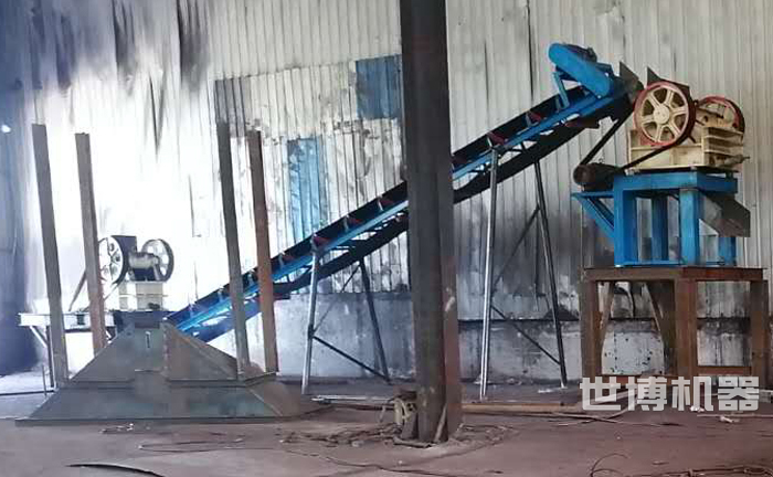 46破碎機(jī)安裝現(xiàn)場 46破碎機(jī)安裝現(xiàn)場