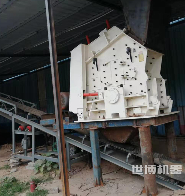 PF1010反擊破碎機(jī)安裝現(xiàn)場(chǎng) PF1010反擊破碎機(jī)安裝現(xiàn)場(chǎng)