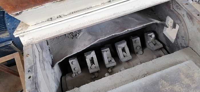 細(xì)碎機檢修現(xiàn)場 細(xì)碎機檢修現(xiàn)場