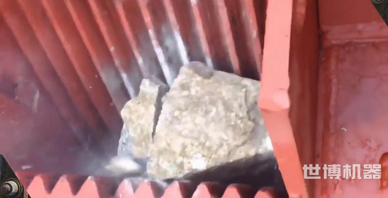 磕石機進料口 磕石機進料口