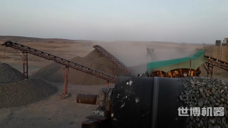 石料生產(chǎn)現(xiàn)場 石料生產(chǎn)現(xiàn)場