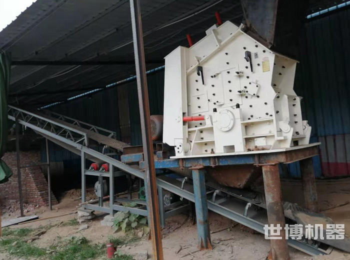 1000*700小型反擊破安裝現(xiàn)場 1000*700小型反擊破安裝現(xiàn)場