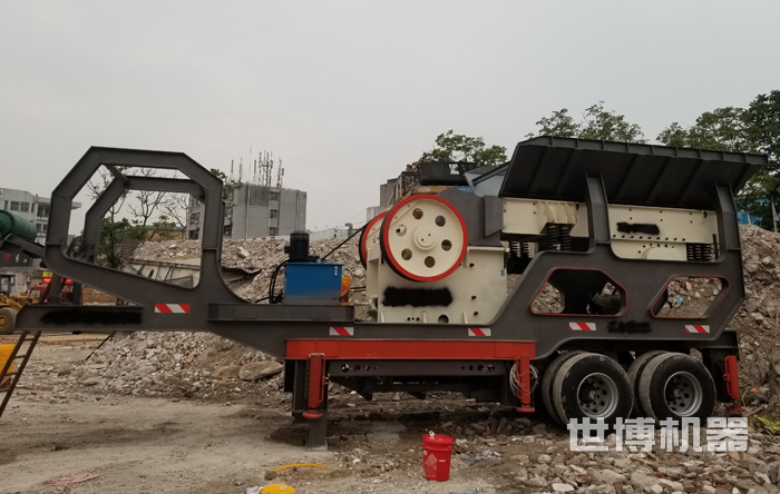 建筑垃圾破碎現(xiàn)場(chǎng) 建筑垃圾破碎現(xiàn)場(chǎng)