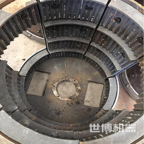 復(fù)合式破碎機結(jié)構(gòu) 復(fù)合式破碎機結(jié)構(gòu)