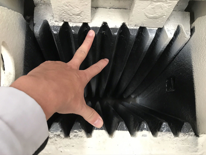 顎式細(xì)碎機(jī)進(jìn)料口 顎式細(xì)碎機(jī)進(jìn)料口