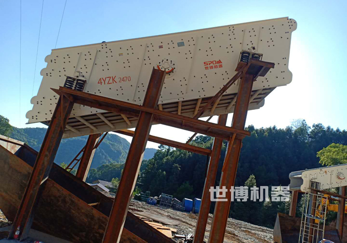 振動篩安裝現(xiàn)場 振動篩安裝現(xiàn)場