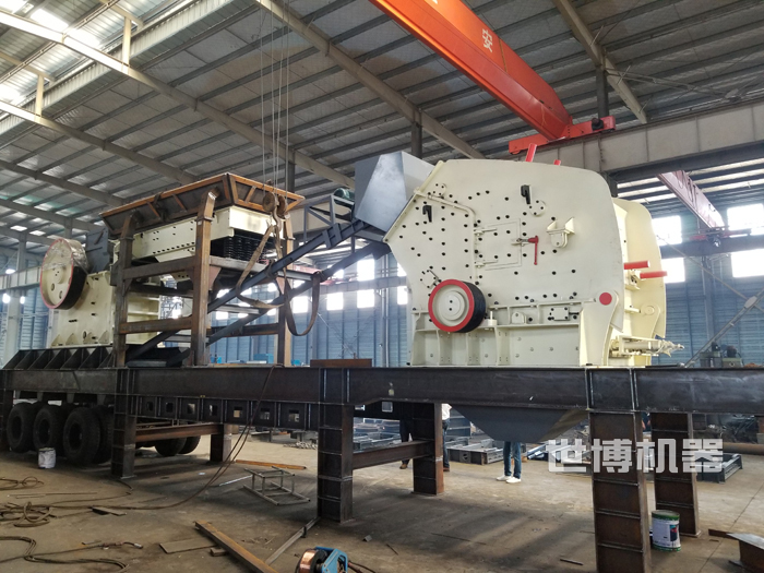 三組合輪胎式移動(dòng)破碎站 三組合輪胎式移動(dòng)破碎站