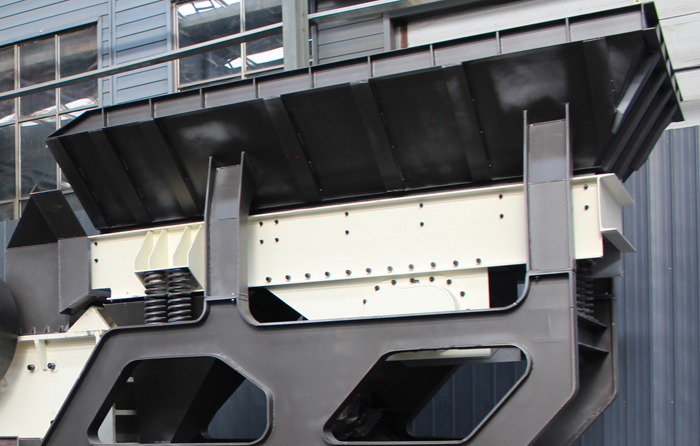 zsw振動(dòng)給料機(jī)安裝在移動(dòng)破碎站上 zsw振動(dòng)給料機(jī)安裝在移動(dòng)破碎站上