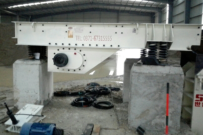 振動(dòng)給料機(jī)安裝現(xiàn)場 振動(dòng)給料機(jī)安裝現(xiàn)場