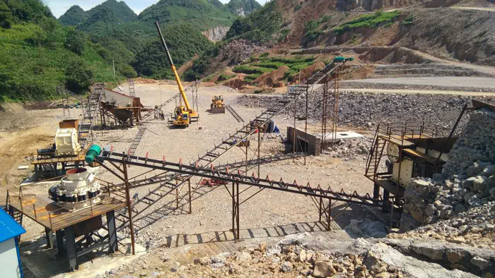 破碎生產(chǎn)線安裝現(xiàn)場(chǎng)