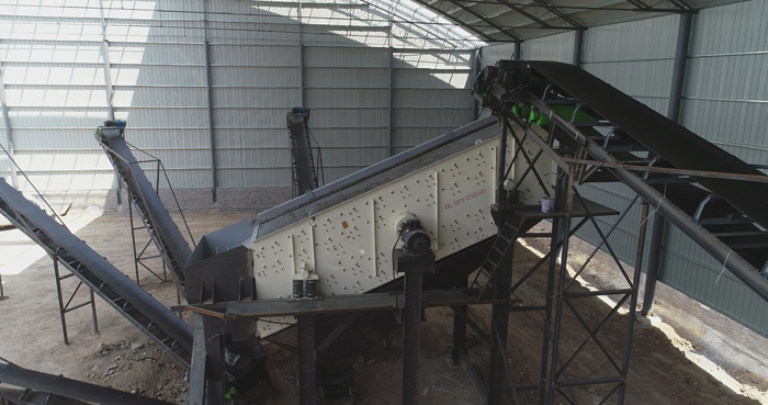 振動篩安裝現(xiàn)場 振動篩安裝現(xiàn)場