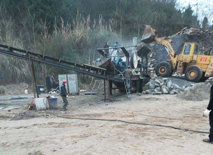 建筑垃圾粉碎機工作現(xiàn)場