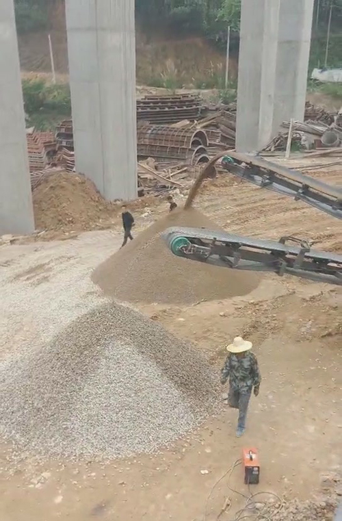 高鐵建設(shè)現(xiàn)場砂石料現(xiàn)場生產(chǎn) 高鐵建設(shè)現(xiàn)場砂石料現(xiàn)場生產(chǎn)