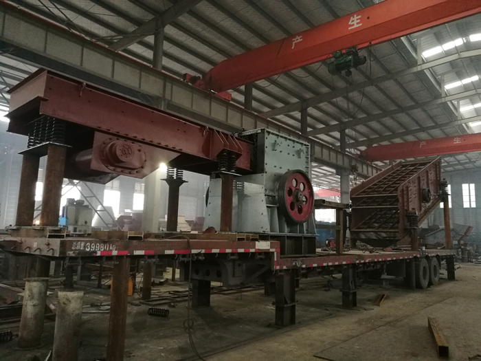 移動(dòng)款912箱式破碎機(jī) 移動(dòng)款912箱式破碎機(jī)