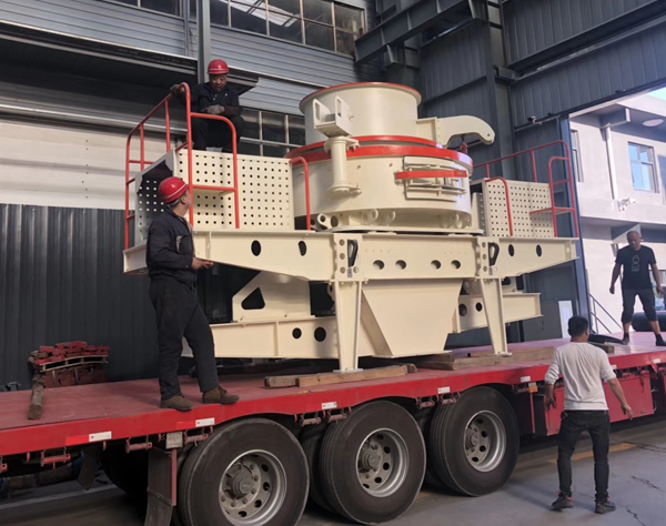 世博制砂機(jī)裝車發(fā)貨中 世博制砂機(jī)裝車發(fā)貨中