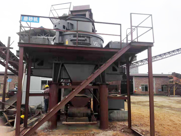 沖擊式破碎機(jī)安裝現(xiàn)場 沖擊式破碎機(jī)安裝現(xiàn)場