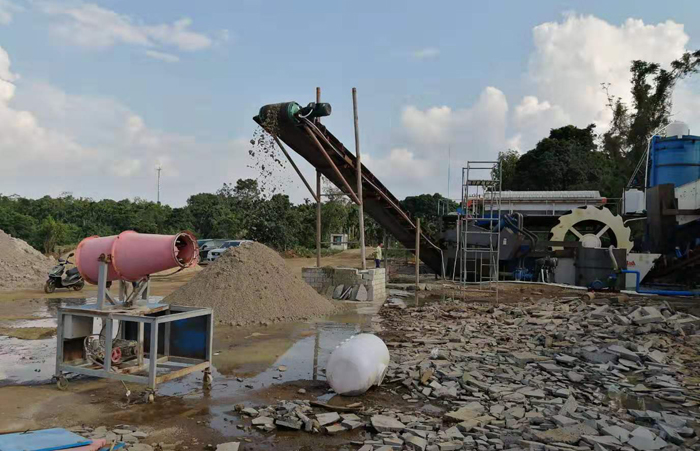 人工打沙加工現(xiàn)場 人工打沙加工現(xiàn)場