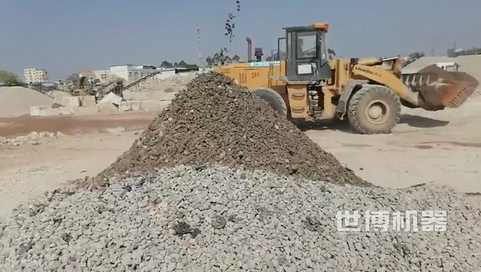 破碎后篩分出來的石子 破碎后篩分出來的石子