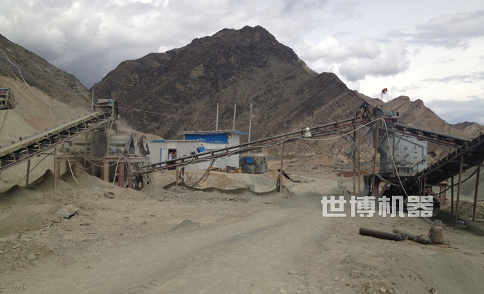 世博機械的客戶破碎生產(chǎn)線安裝現(xiàn)場 世博機械的客戶破碎生產(chǎn)線安裝現(xiàn)場