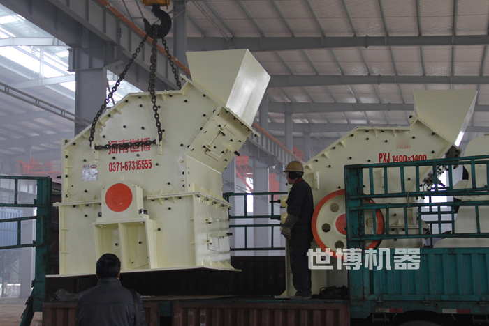 細(xì)碎機(jī)裝車發(fā)貨中 細(xì)碎機(jī)裝車發(fā)貨中