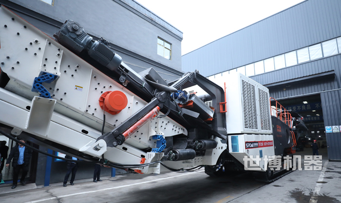 履帶式巖石破碎機開出車間準備發(fā)貨 履帶式巖石破碎機開出車間準備發(fā)貨