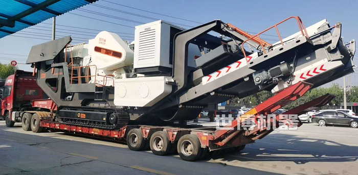 履帶式巖石破碎機裝車發(fā)貨 履帶式巖石破碎機裝車發(fā)貨