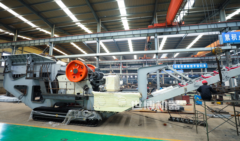 SC106L履帶式液壓巖石破碎機組裝車間 SC106L履帶式液壓巖石破碎機組裝車間