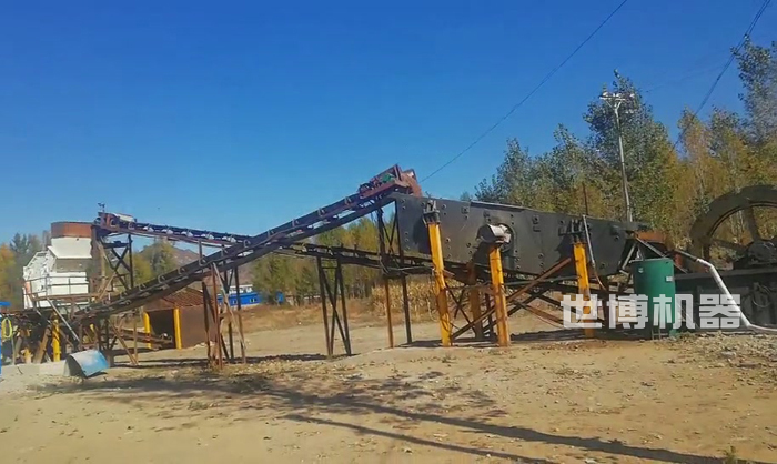 細(xì)碎機(jī)制砂生產(chǎn)線現(xiàn)場(chǎng) 細(xì)碎機(jī)制砂生產(chǎn)線現(xiàn)場(chǎng)