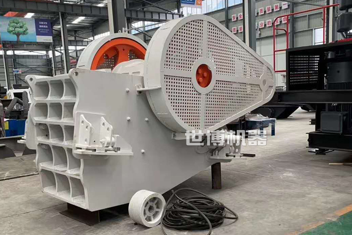 JC顎式破碎機(jī)噴涂之后 JC顎式破碎機(jī)噴涂之后