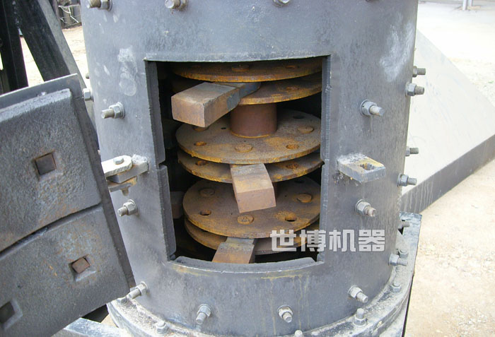 立式甩錘破碎機內(nèi)部結構 立式甩錘破碎機內(nèi)部結構