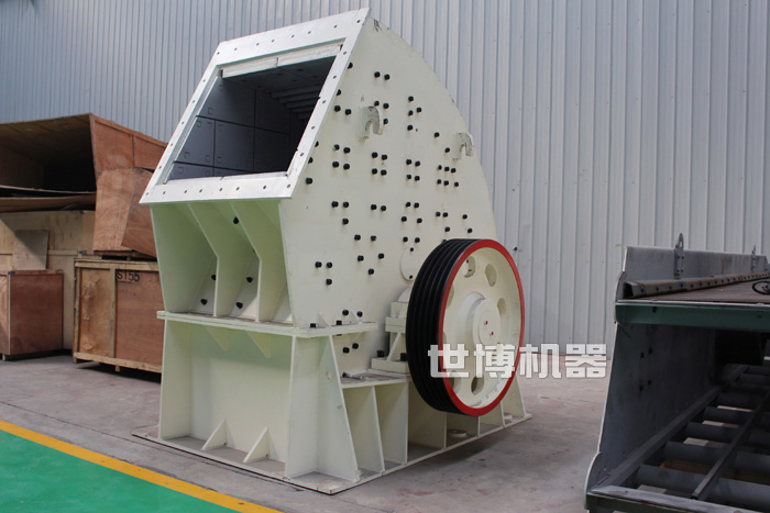 重錘式碎石機生產(chǎn)車間 重錘式碎石機生產(chǎn)車間