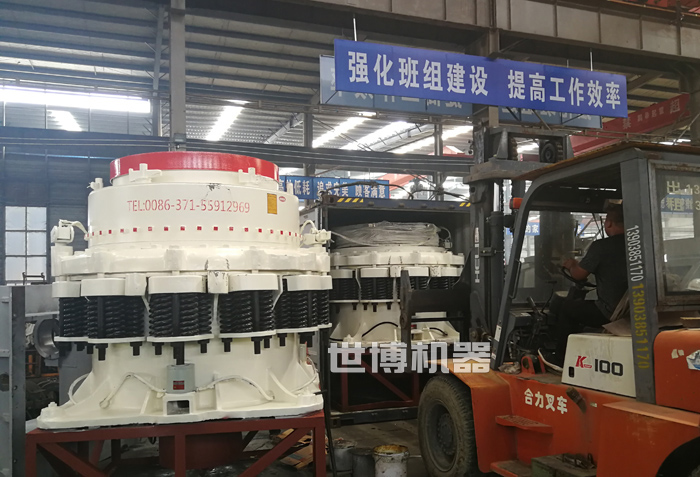 一小時一百多噸的碎石機(jī) 一小時一百多噸的碎石機(jī)