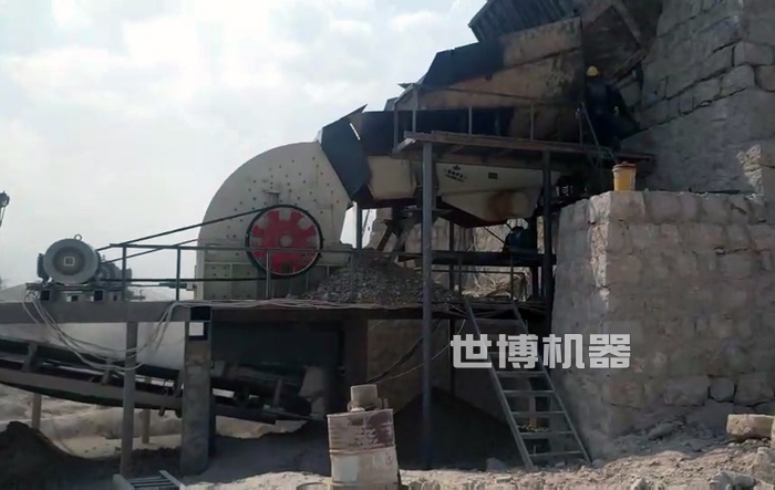 固定式重錘破碎機工作現(xiàn)場 固定式重錘破碎機工作現(xiàn)場