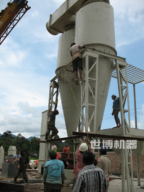 磨粉生產(chǎn)線安裝現(xiàn)場(chǎng) 磨粉生產(chǎn)線安裝現(xiàn)場(chǎng)