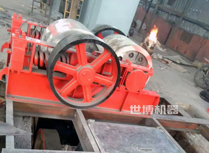 對輥式制砂機(jī) 對輥式制砂機(jī)