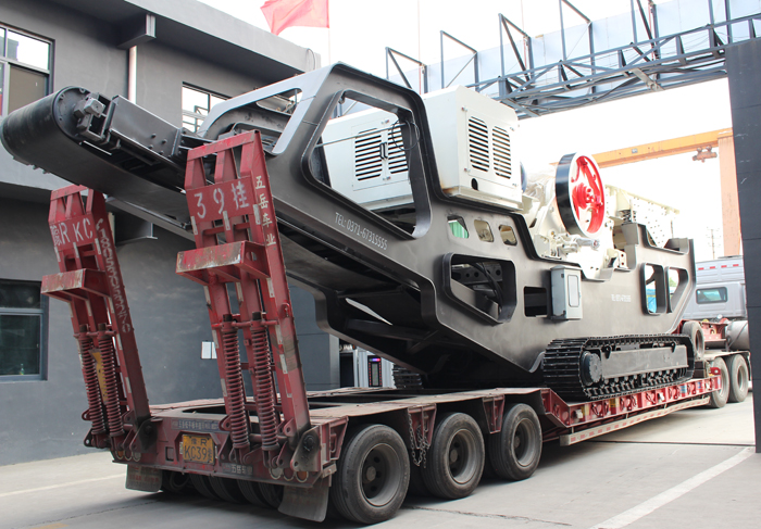 履帶式建筑垃圾處理設(shè)備裝車發(fā)貨中 履帶式建筑垃圾處理設(shè)備裝車發(fā)貨中