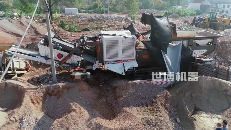 履帶式破碎站工作現(xiàn)場 履帶式破碎站工作現(xiàn)場